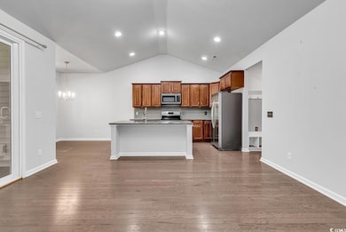 Kitchen with a kitchen island with sink, vaulted c