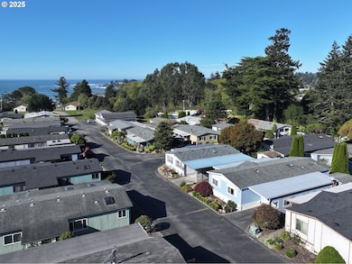 16063 Driftwood Ln unit 14, Brookings, OR 97415 - photo 3