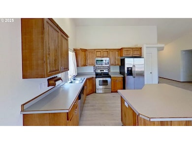 120 SE Edwards Ave, Winston, OR 97496 - photo 6