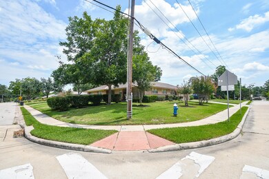 6335 Wynnwood Ln, Houston, TX 77008 - photo 3