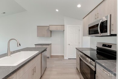 9203 W White Jasmine Ct, Nampa, ID 83687 - photo 6