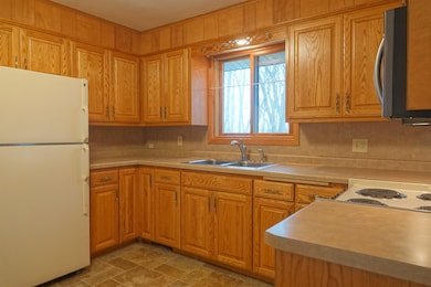 828 Donald St, Medford, WI 54451 - photo 4