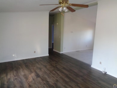 304 SE 44th Pkwy, Topeka, KS 66609 - photo 2