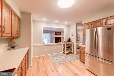 10013 Beacon Pond Ln, Burke, VA 22015 - photo 5