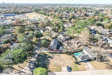 4902 Oak Shadows Dr, Houston, TX 77091 - photo 4