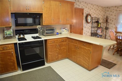 711 W College Ave, Woodville, OH 43469 - photo 7