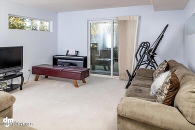 13-Family Room_DMD_1488