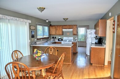 2018 Clematis Dr, Algonquin, IL 60102 - photo 3