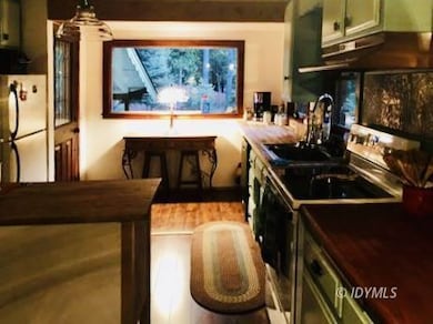 Idyllwild Cabin-Kitchen