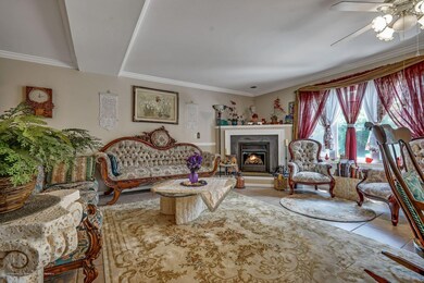 LivRm w/gas fireplace
