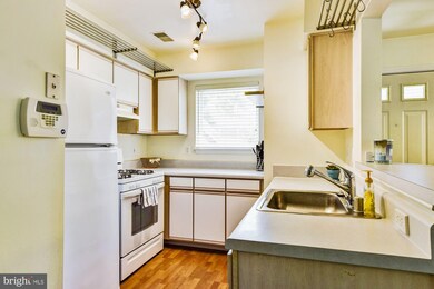 6350 Bayberry Ct, Elkridge, MD 21075 - photo 5