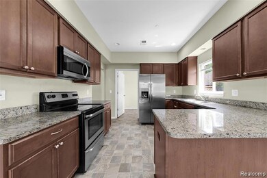 14353 Shadywood Dr, Sterling Heights, MI 48312 - photo 5