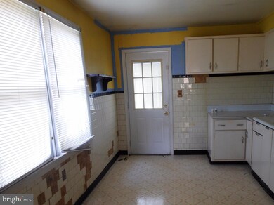 805 S Woodlynn Rd, Essex, MD 21221 - photo 7