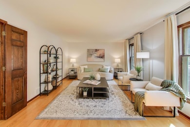 812 W Whiting Ln, Arlington Heights, IL 60004 - photo 3