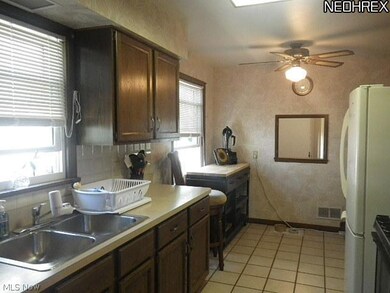 2433 Larchmont Dr, Wickliffe, OH 44092 - photo 6