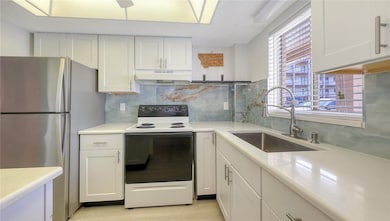 3845 Lake Bayshore Dr unit F103, Bradenton, FL 34205 - photo 4