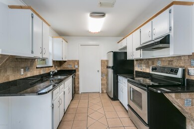 004_Kitchen