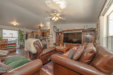 004_Living Room