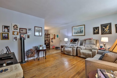 5643 Red Cedar Dr, Cincinnati, OH 45224 - photo 4