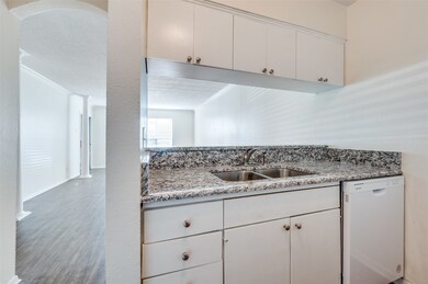 4859 Cedar Springs Rd unit 147, Dallas, TX 75219 - photo 5