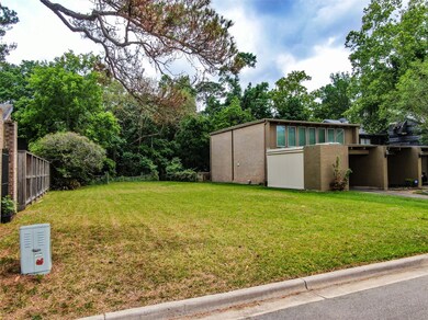 12 Pine Creek Ln Ln, Houston, TX 77055 - photo 5