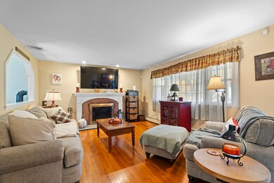 28 Fallon Dr, North Haven, CT 06473 - photo 4