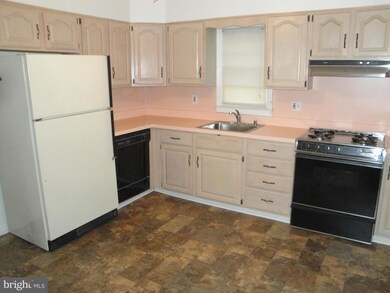 323 3rd Ave, Halethorpe, MD 21227 - photo 3