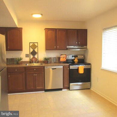 2565 Fox Ridge Ct unit 60, Woodbridge, VA 22192 - photo 3