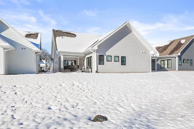 505 Vintage Ln, Pella, IA 50219 - photo 2