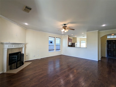 Wood/gas fireplace and ceiling fan in family room