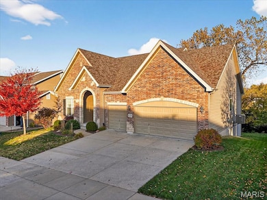 6219 Pathfinder Dr, Saint Louis, MO 63129 - photo 2