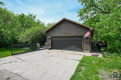 5135 SW 53rd St, Topeka, KS 66610 - photo 2