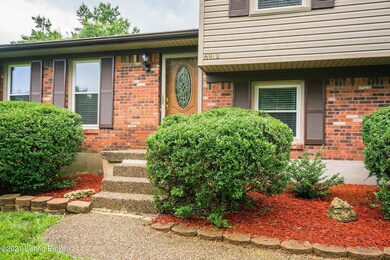 6912 Roseborough Ct, Louisville, KY 40228 - photo 2