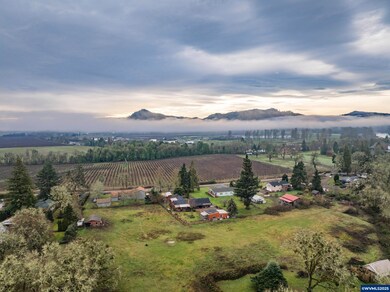 909 N Curry Rd, Roseburg, OR 97471 - photo 4