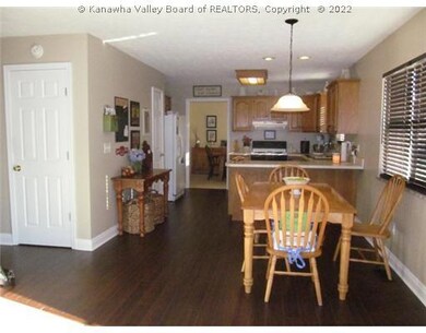 102 Shade Tree Ln, Scott Depot, WV 25560 - photo 5