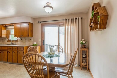 3301 Iris Ave NW, Cedar Rapids, IA 52405 - photo 5