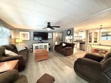 1071 Donegan Rd unit 938, Largo, FL 33771 - photo 6