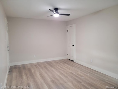 22772 Brittany Ave, Eastpointe, MI 48021 - photo 5