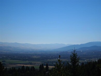 2375 Johns Peak Rd, Central Point, OR 97502 - photo 3