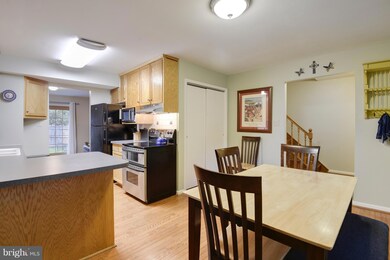 6867 Brian Michael Ct, Springfield, VA 22153 - photo 3