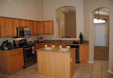 Center Island Kitchen w Stainless!