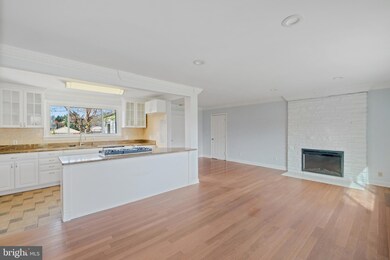 3514 Maple Ct, Falls Church, VA 22041 - photo 3