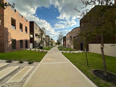 210 Veracruz Dr unit 305, Laredo, TX 78045 - photo 5