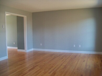 43 Pratt St unit RIGHT SIDE, Taunton, MA 02780 - photo 4