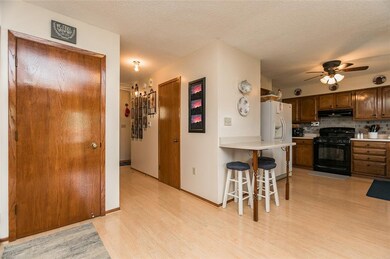 424 Zelda Dr NW, Cedar Rapids, IA 52405 - photo 6