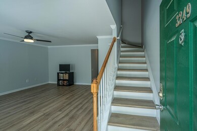 3249QueensGateWay005