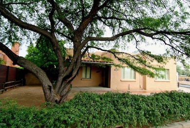 3302 E Pima St 002