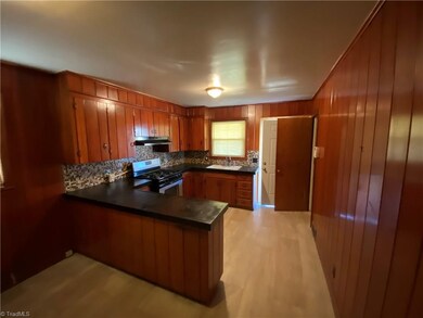 2425 N Dunleith Ave, Winston Salem, NC 27105 - photo 6