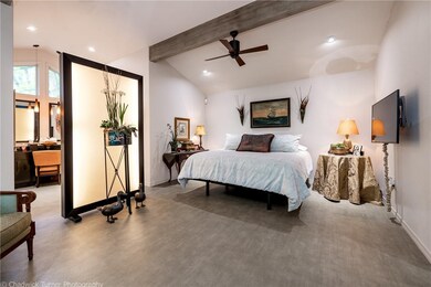 Main level master with en suite bathroom