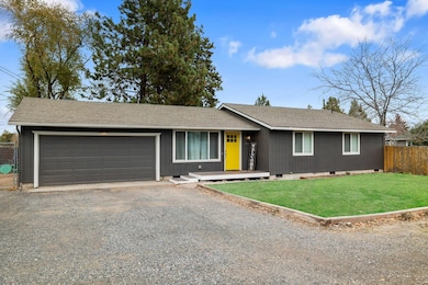 2047 SW Reindeer Ave, Redmond, OR 97756 - photo 2